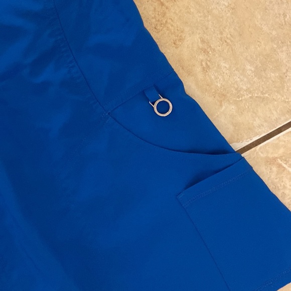 Scrub top - Picture 2 of 4